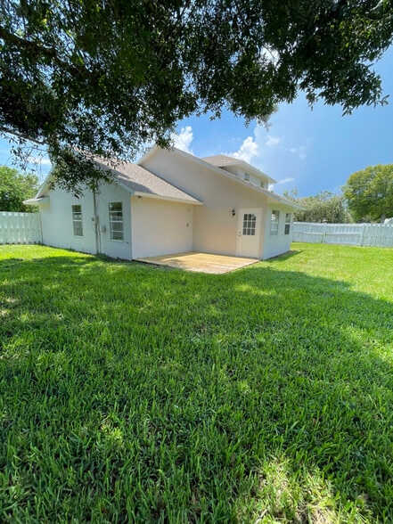 Building Photo - 116 Alhambra Ave