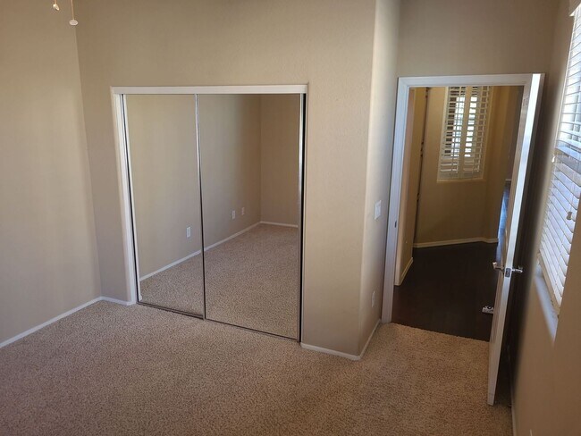 Building Photo - 4457 E Carob Dr