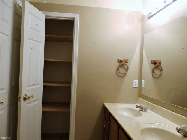 Building Photo - 3 br, 2 bath Condo - 313 Hannah Dr