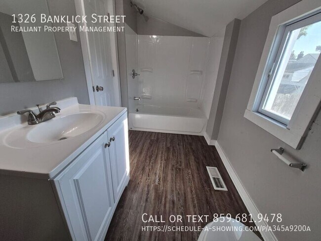 Building Photo - 1326 Banklick St