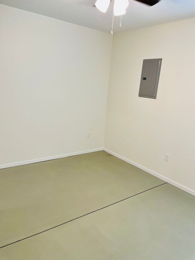 Building Photo - Gorgeous Brand New Townhome $300 OFF FIRST...