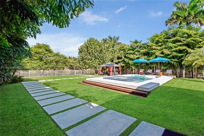 Building Photo - 14441 S Biscayne River Dr