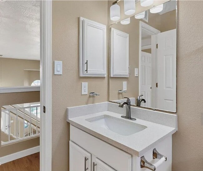 Building Photo - 4 BEDROOM 3 BATHROOM HOME! fully remodeled...