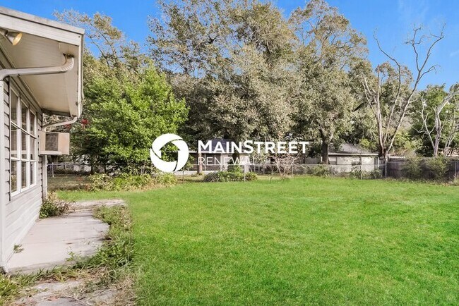 Building Photo - 3 Bedroom Pet-Friendly Home in Lakeland, FL with Main Street Renewal