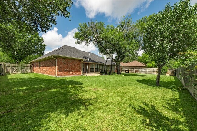 Building Photo - 2905 Aztec Ct