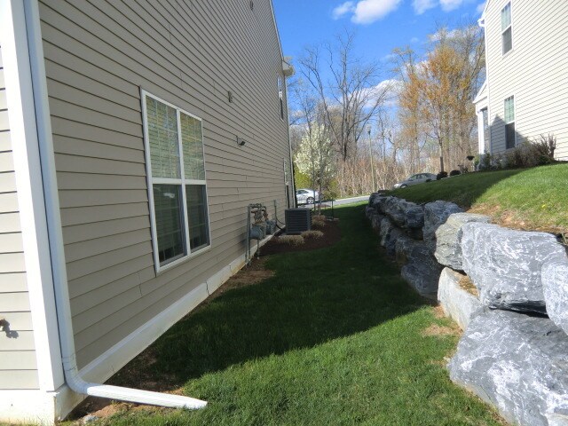 Building Photo - 2128 Red Fox Dr