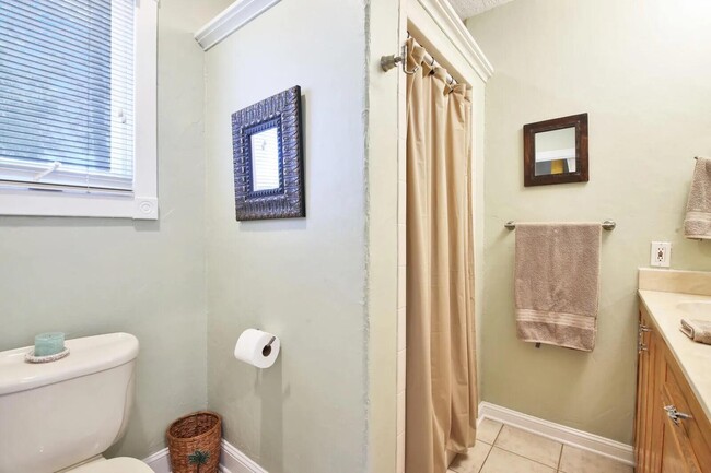Building Photo - 607 Flamingo Dr