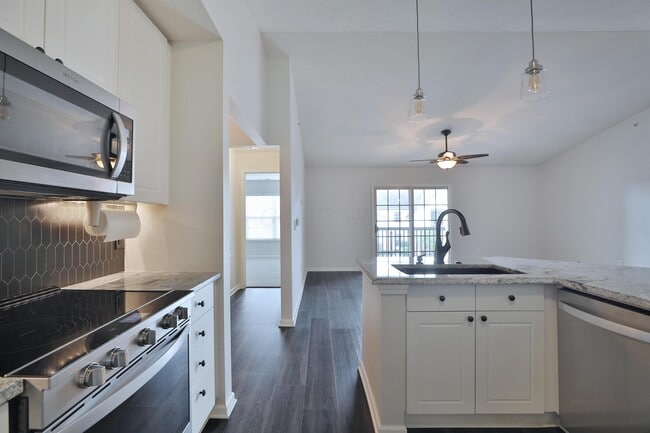 Building Photo - 763 Hidden Springs Dr