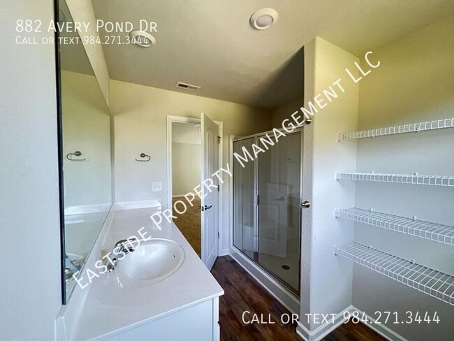 Building Photo - 882 Avery Pond Dr