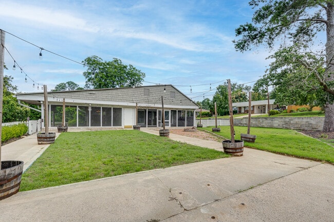 Building Photo - 322 Jackson Ave
