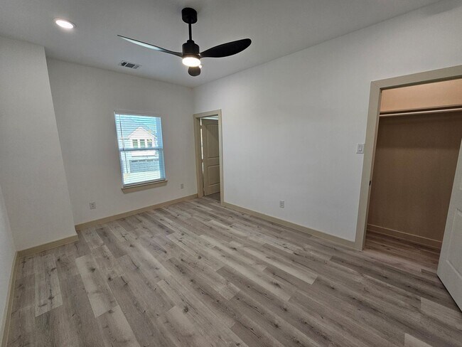 Building Photo - BRAND NEW BUILD!!