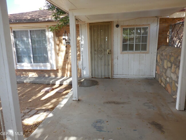 Building Photo - 11392 Lake Erie Dr