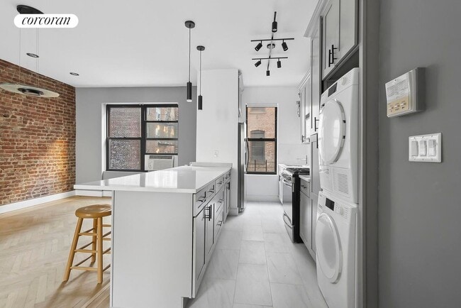 Building Photo - 880 W 181st St