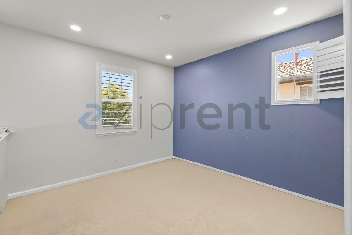 Building Photo - Unit
