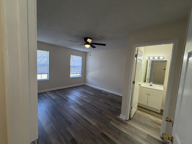 Building Photo - Condo for Rent