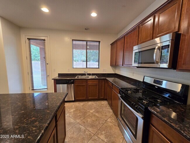 Building Photo - 3538 E Carla Vista Dr
