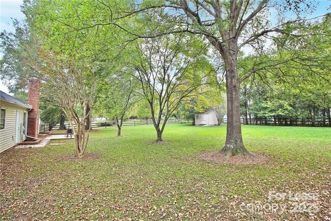 Building Photo - 1708 Lawton Bluff Rd