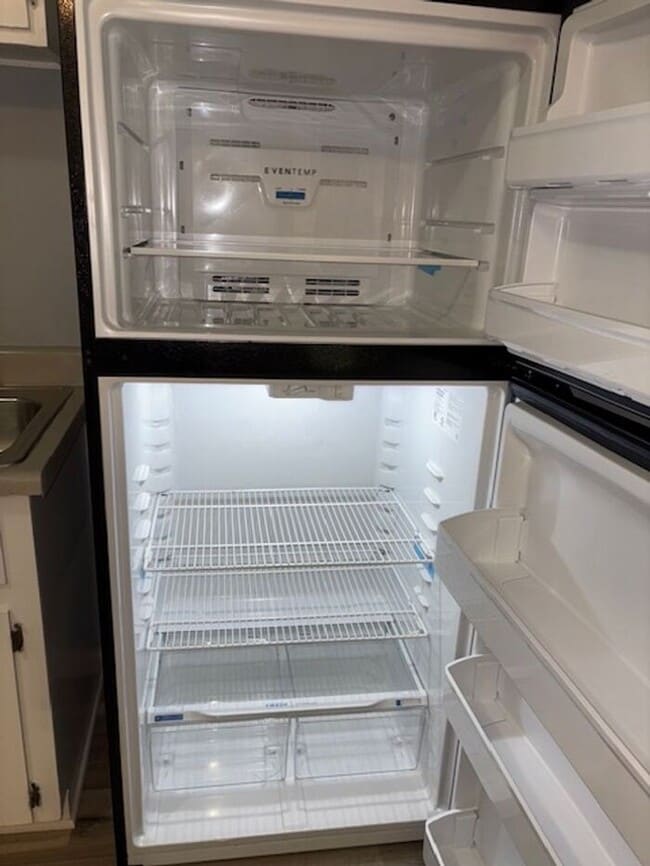 Building Photo - Recently Updated 3 Bedroom 1 Bath Home in ...