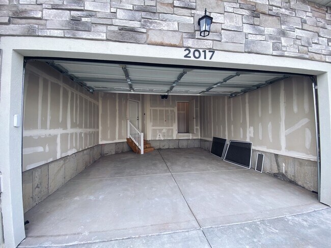 Building Photo - Willow Point Townhome