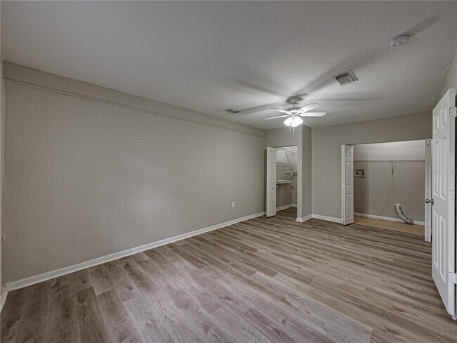 Building Photo - 5017 Lewellyn Rd