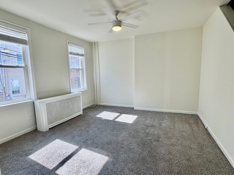 Primary Photo - 128 Gay St