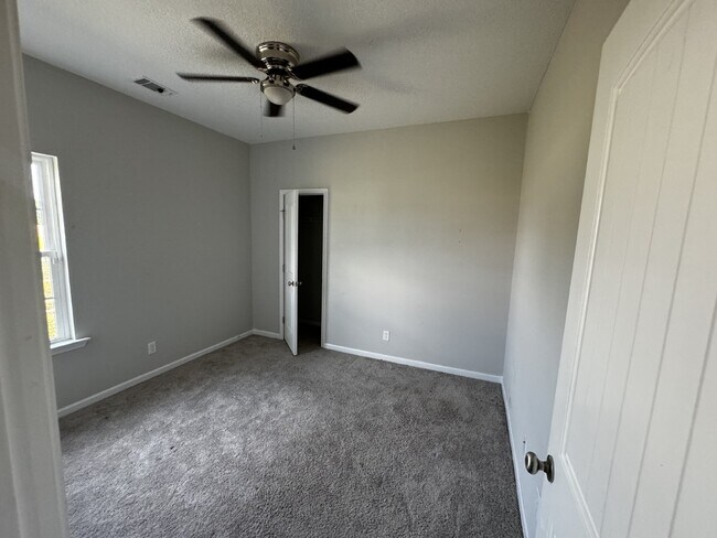 Building Photo - House for Rent
