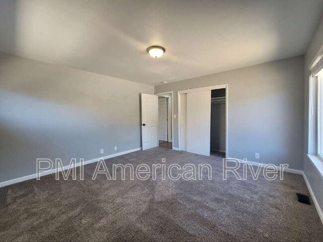 Building Photo - 7034 Cromwell Way