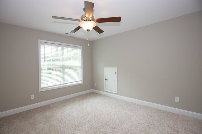 Building Photo - Beautiful home in Gated Community of Woodlake
