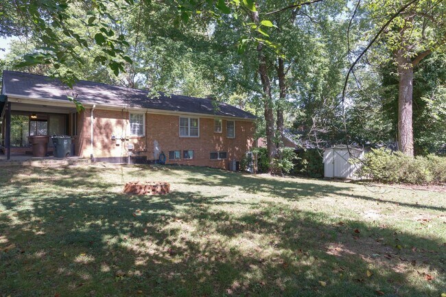 Building Photo - Gorgeous 3 bed 2 bath home with finished basement/carport in NW Greensboro! Lawn care included.