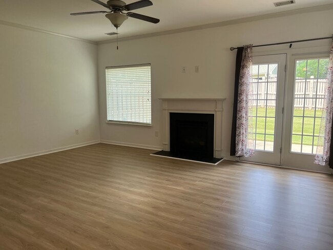Building Photo - Gorgeous 3/2.5 End Unit Condo in Simpsonvi...
