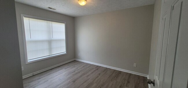 Building Photo - Beautiful 3 Bedroom home w/BONUS ROOM!!