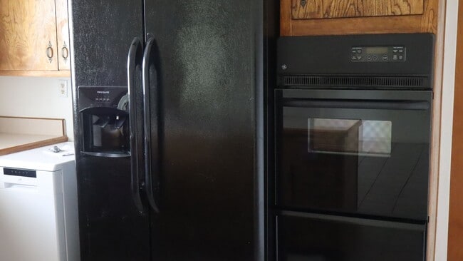 Building Photo - 90 NE Freihage Dr