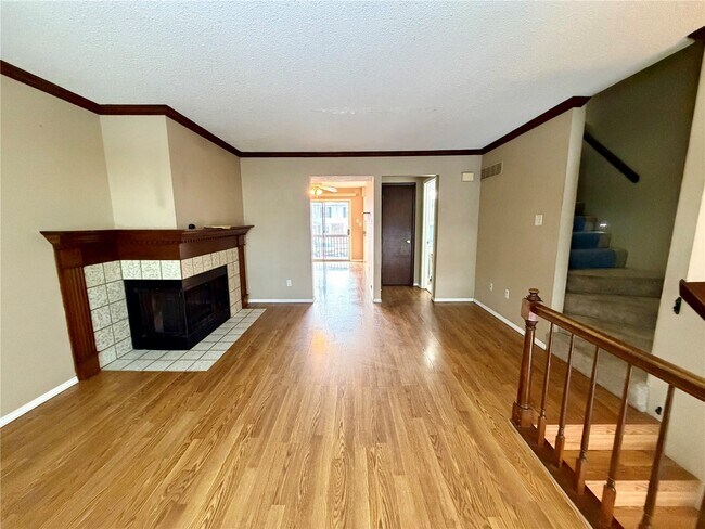 Building Photo - 895 Delray Dr