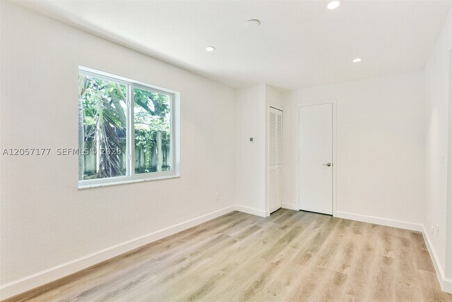 Building Photo - 2240 SW 24th St