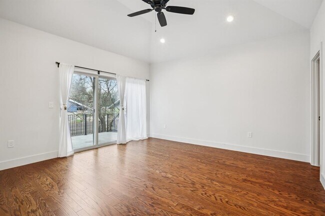 Building Photo - 6902 Northeast Dr