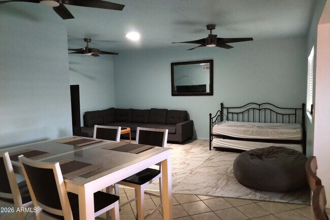 Building Photo - 422 W Pebble Beach Dr