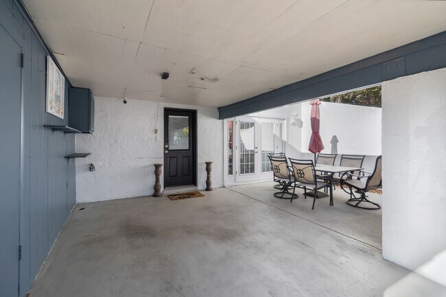 Building Photo - 102 Lago Vista Blvd