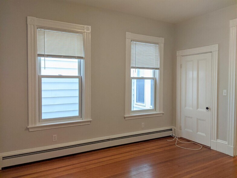 Building Photo - 16 Park Ave