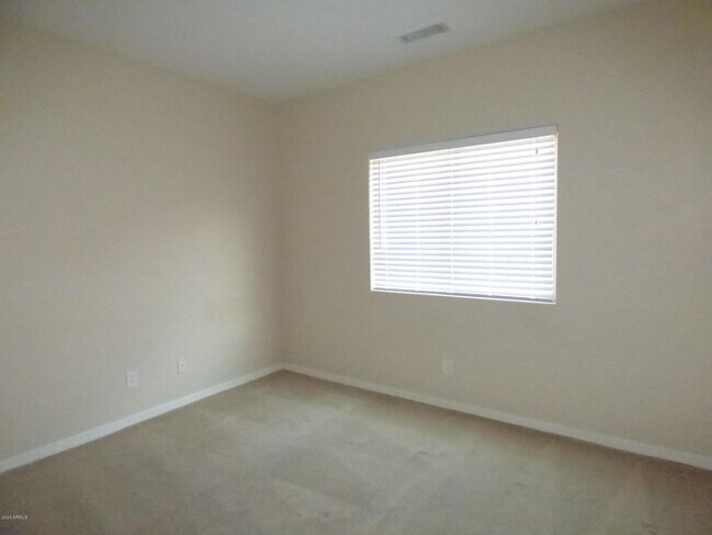 Building Photo - Great home for the money and size in Wadde...