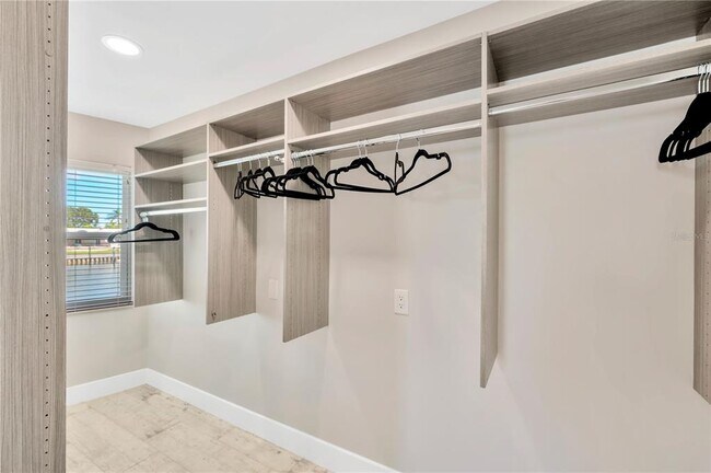 Building Photo - 807 Snug Island