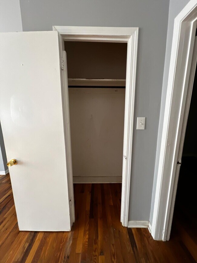 Building Photo - Affordable 2BR/1BA Apartment