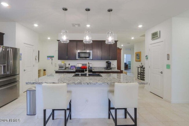 Building Photo - 41575 W Saguaro Dr