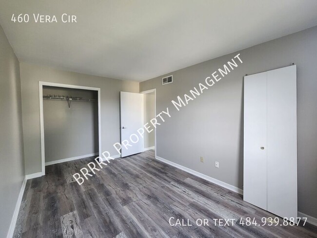 Building Photo - 460 Vera Cir