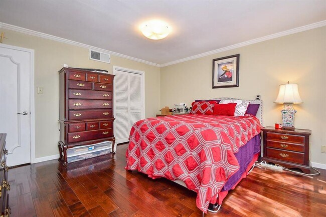 Building Photo - 5050 Ambassador Way