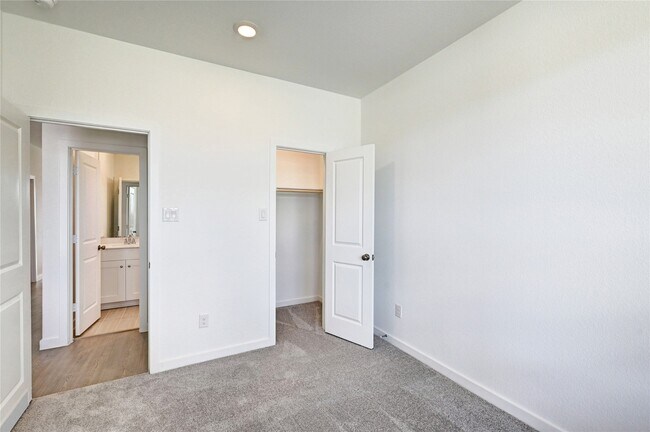 Building Photo - 26923 Zebra Grass Dr