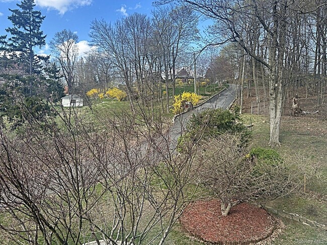 Building Photo - 8 Ridge St