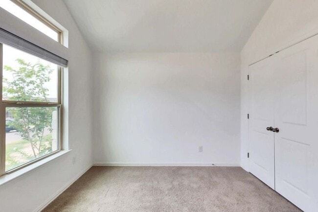 Building Photo - 271 Jefferson Dr