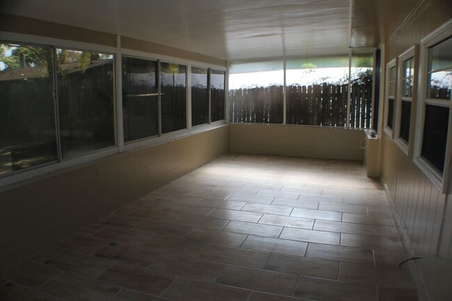 Building Photo - 3 bed 2 bath house