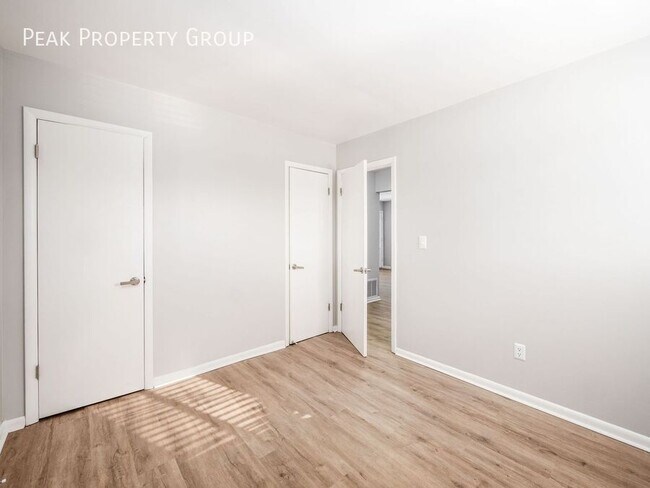 Building Photo - 620 Riverview Dr