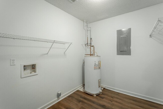 Building Photo - 1109 McBrien Rd